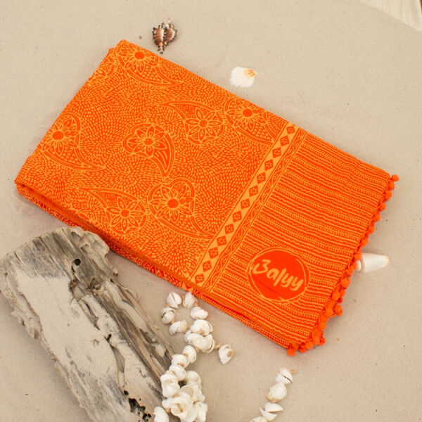 Batik Strandlaken met Pompons Walking in the Sun
