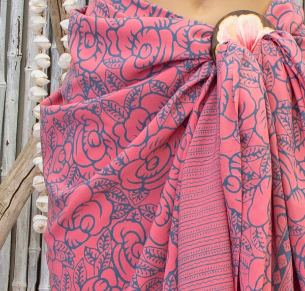 Batik Pareo met Gesp Hope and Love