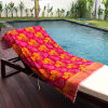 Batik strandlaken met pompons pink leaves